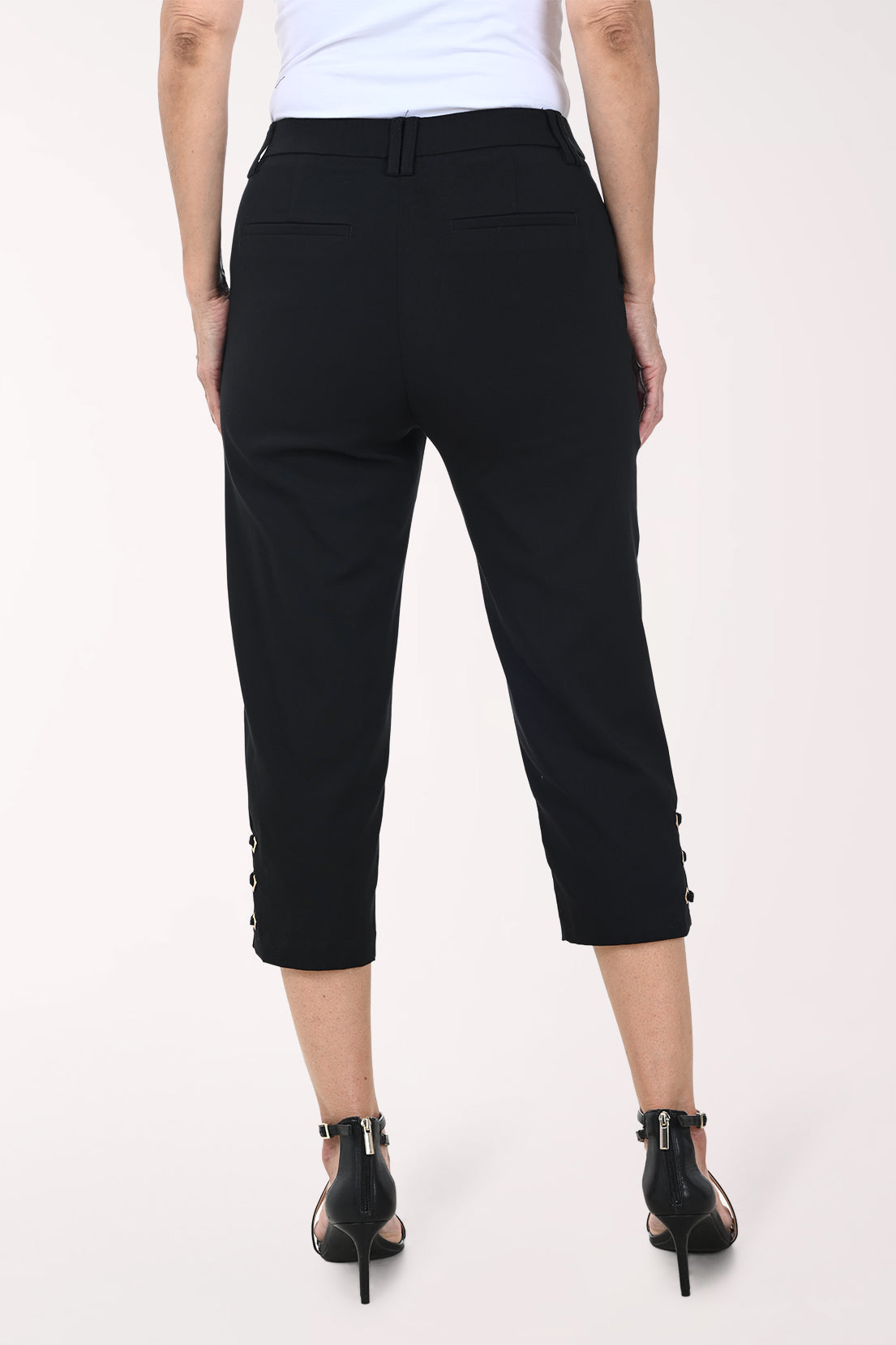 Diamond Grommet Lattice Capri Pant